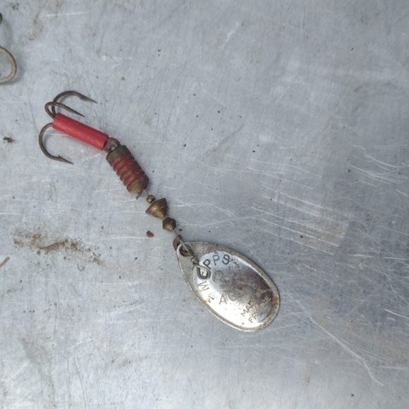 Fishing Lures Set with Silver and Green Colors - Picture 2 of 4